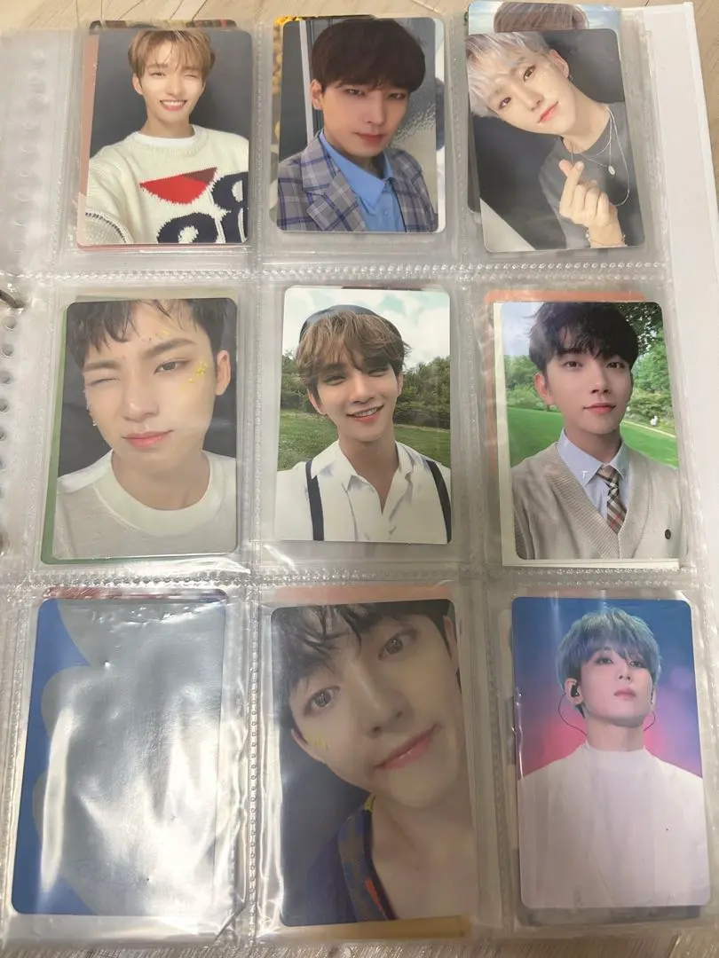 Thumbnail of Seventeen trading cards (Seventeen)