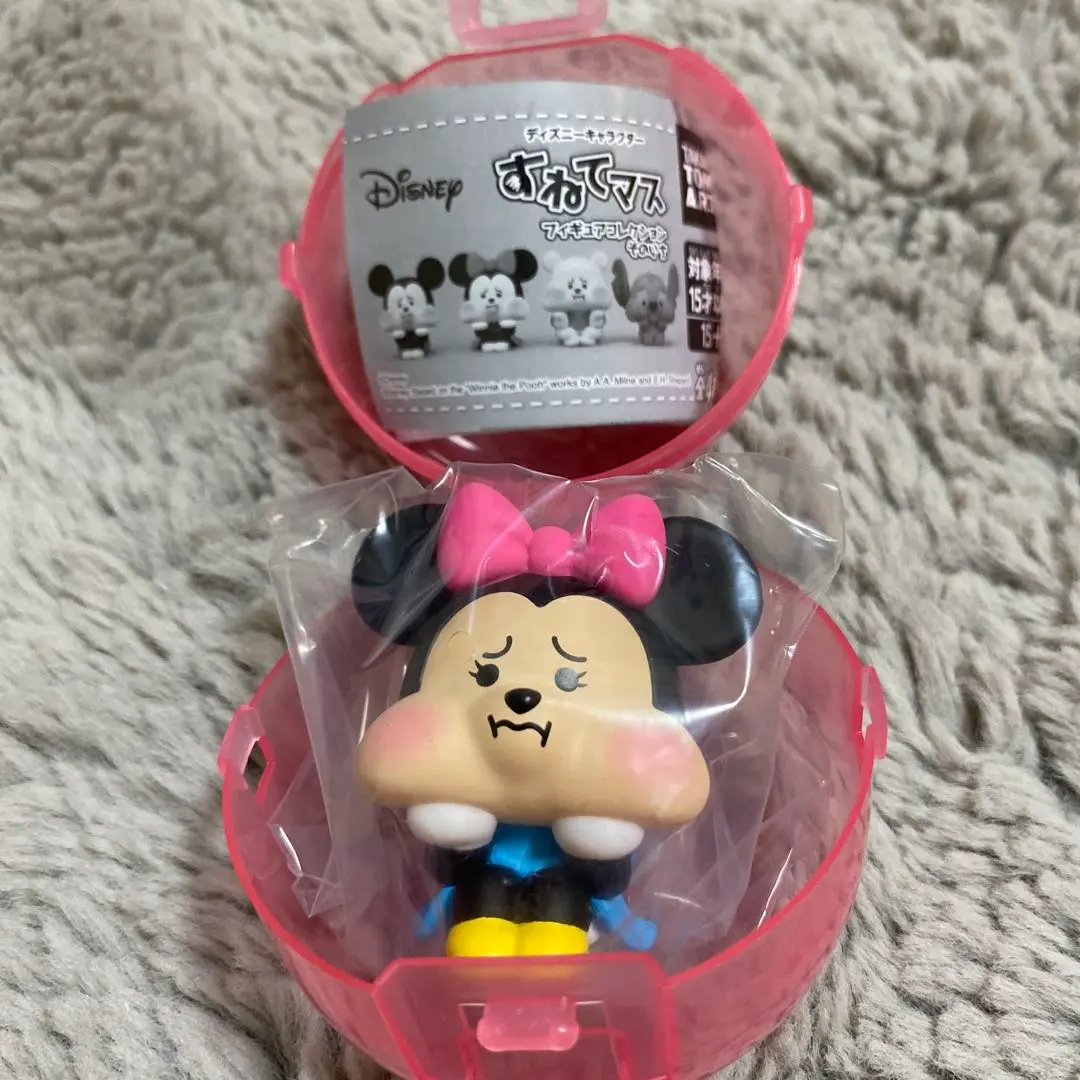 Thumbnail of Minnie Mouse sulking figure
