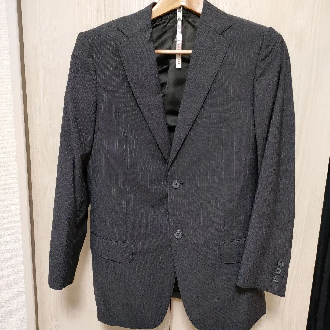 美品 dunhill ダブルスーツ セットアップ サイズ48/50 スペイン製 美品 ダンヒル セットアップスーツ ダブル グレー ロゴボタン M