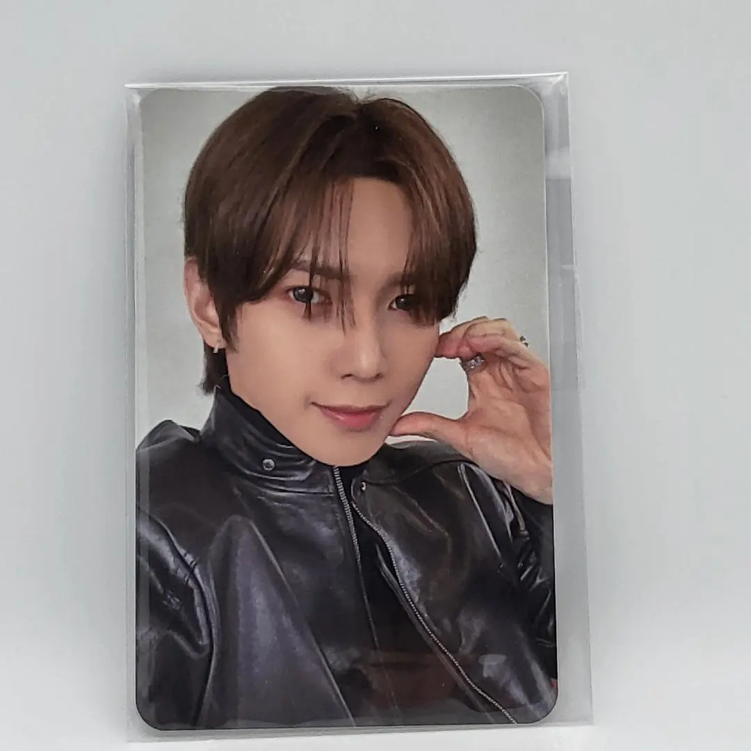 Thumbnail of Official ATEEZ GOLDEN HOUR Pop-up Yeosang Trading Card