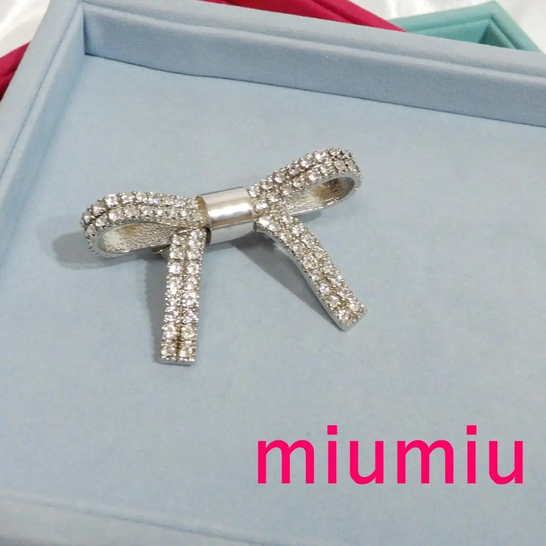 MIU MIU ヘアピン シルバー リボンモチーフ MIU MIU - ミュウミュウ MIUMIU リボン ラインストーン りぼん
