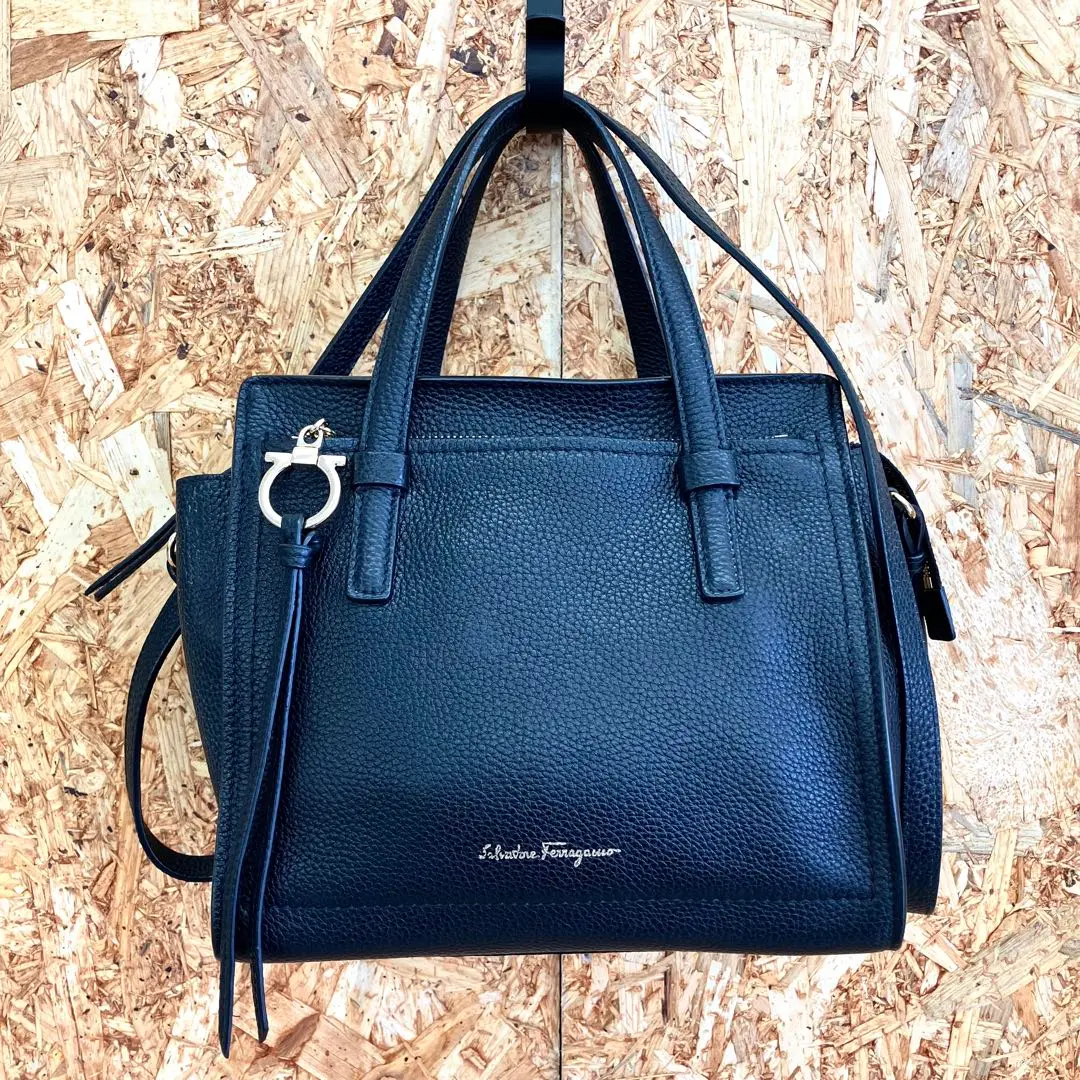Salvatore Ferragamo サルヴァトーレフェラガモ エイミー