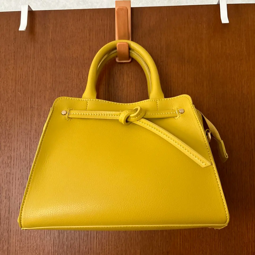 Thumbnail of Yellow leather handbag