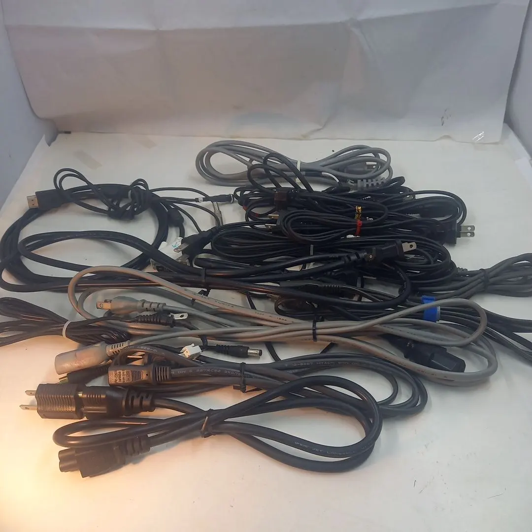 Thumbnail of Cable bundle, 16 items. ②