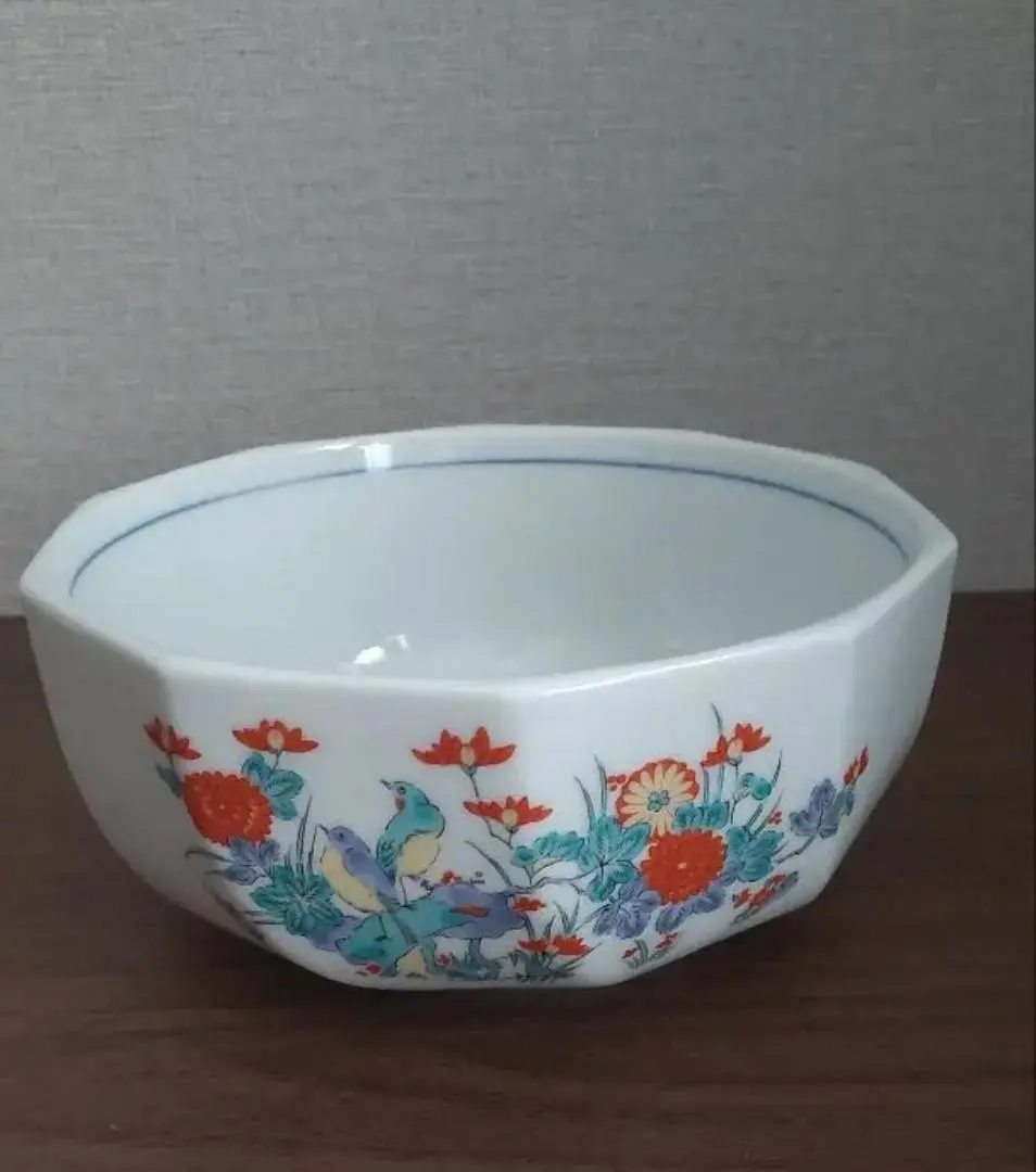 Thumbnail of Two bowls with octagonal flowers and birds