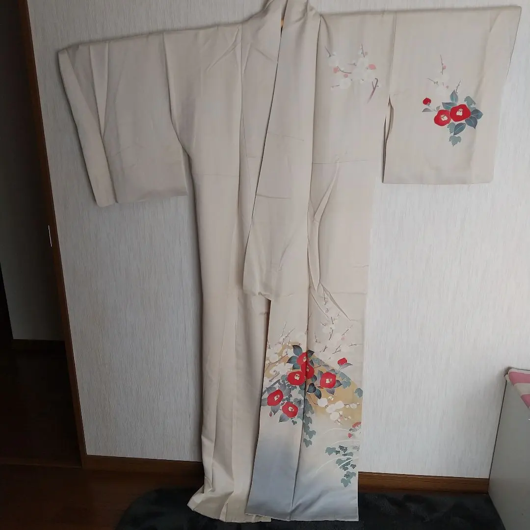 Thumbnail of Camellia Pattern High-Grade Visiting Kimono, Silk, Stained, Discounted, Spring Remake