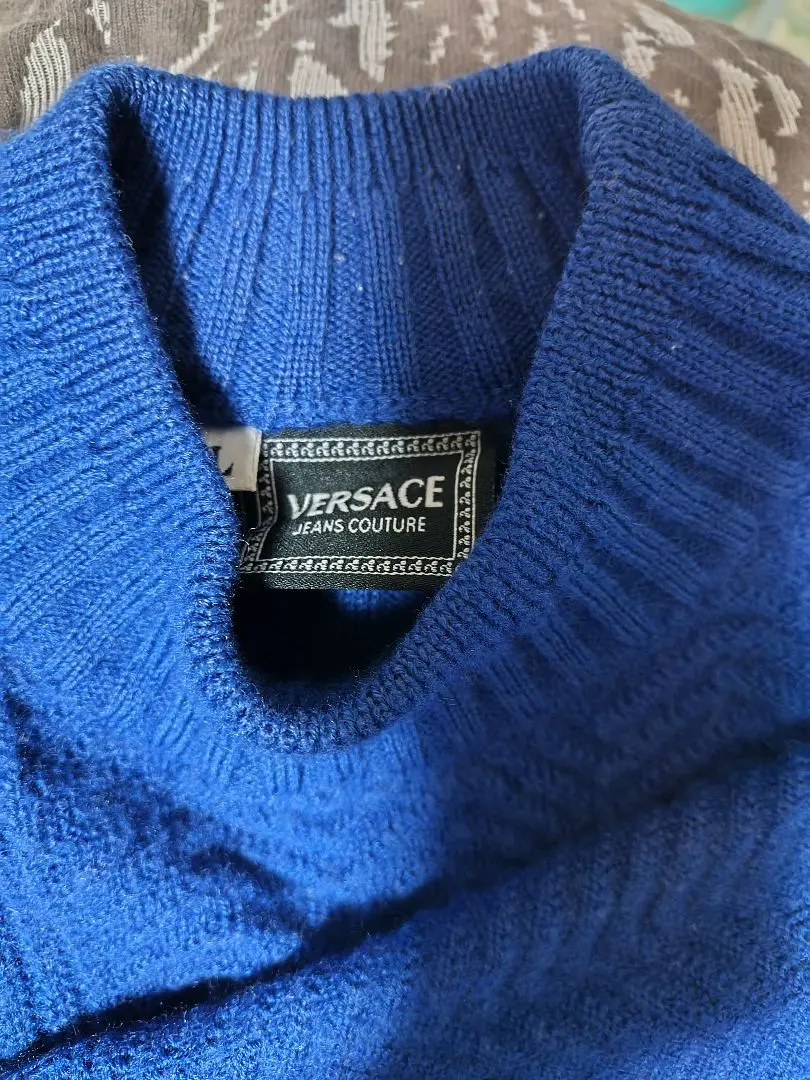 GIANNI VERSACE♦︎ベルサーチ♦︎タートルニット♦︎ウール混♦︎黒 注目のブランド GIANNI VERSACE♦︎ベルサーチ♦︎タートル
