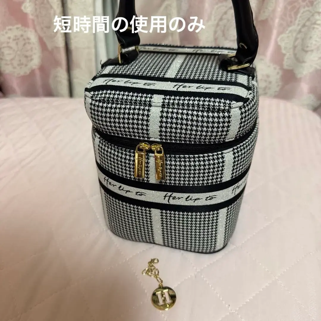 バッグ Herlipto Jacquard Vanity Bag silver Herlipto Jacquard Vanity Bag シルバー ハリプ - メルカリ