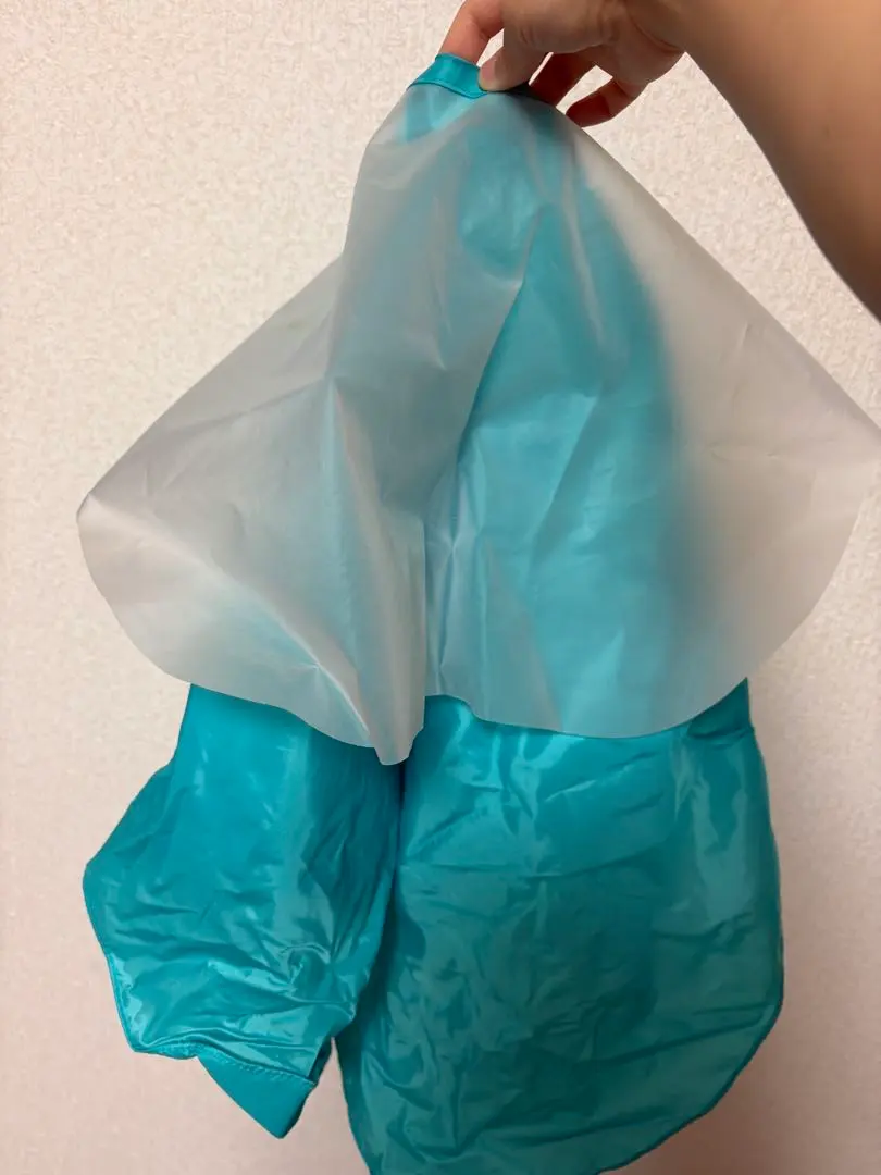 Thumbnail of Light blue shampoo cape