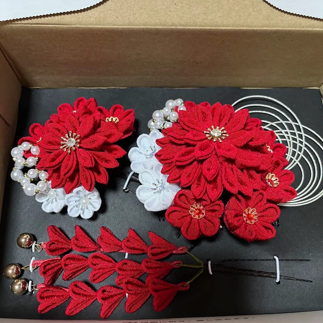 Thumbnail of Red and White Floral Accessory Set for Kimono