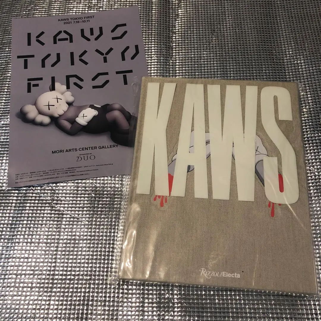 状態良好❗️KAWS Skira Rizzoli Book アートブック　作品集 Amazon.co.jp: KAWS Skira Rizzoli Book アートブック : 文房具