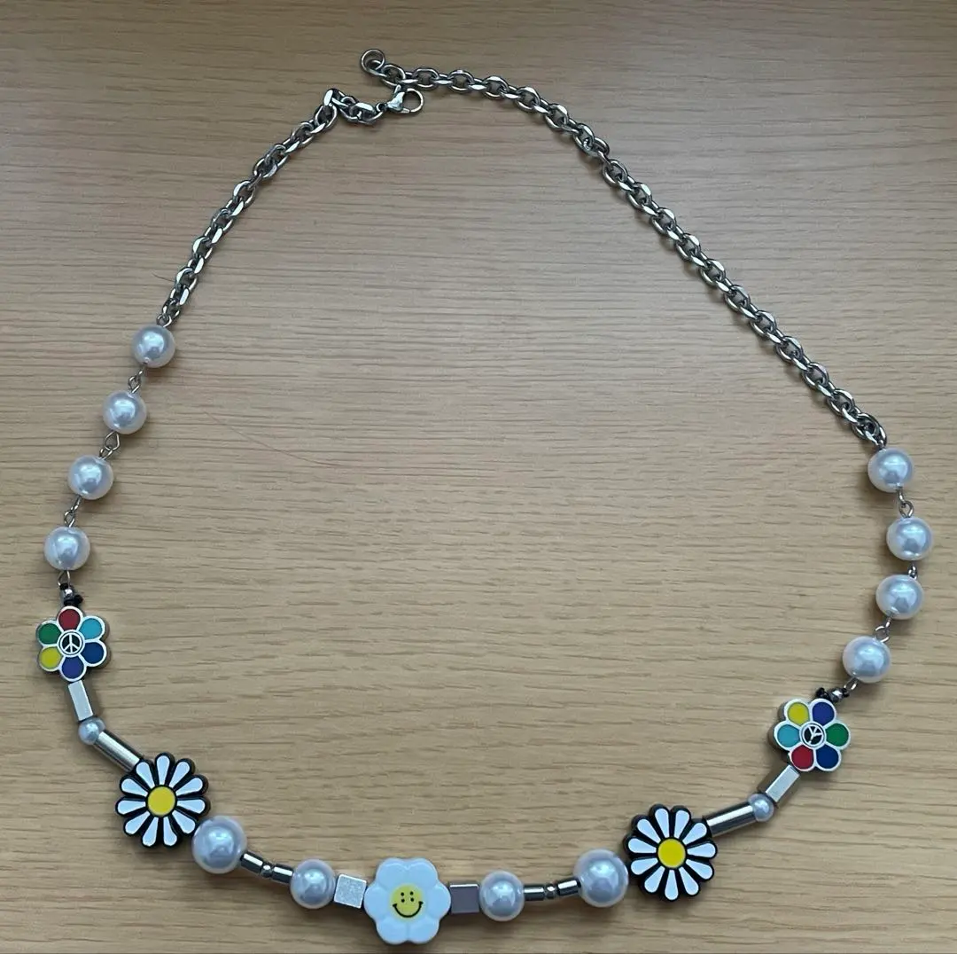 Thumbnail of Salute Flower and Pearl Necklace