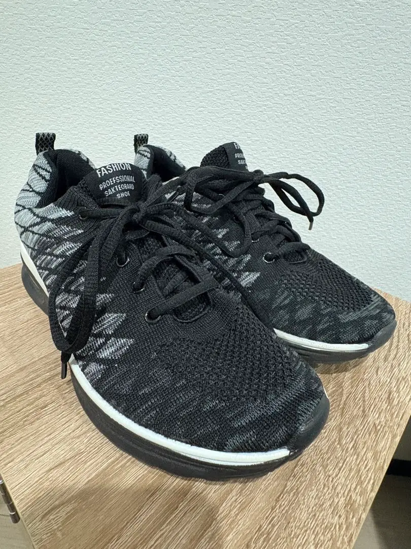 Thumbnail of Running shoes, black/gray, size 25.5cm, unisex, mesh material