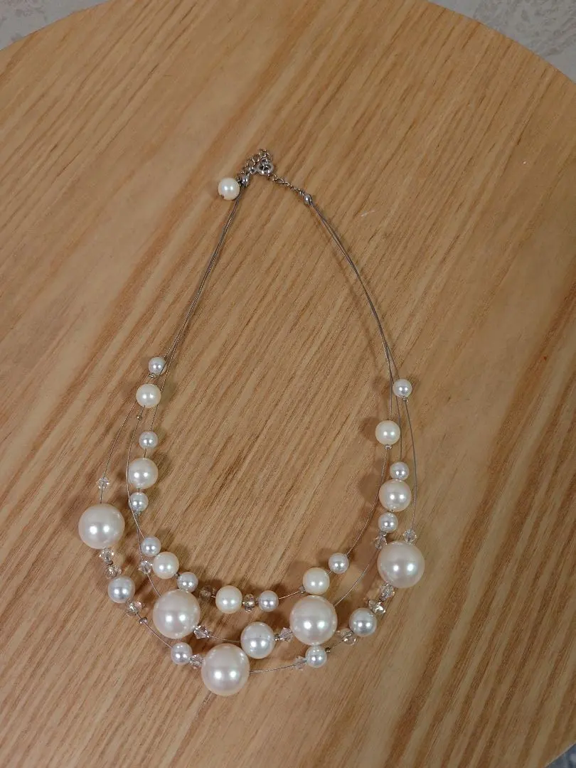 Thumbnail of Pearl necklace and gold earring set