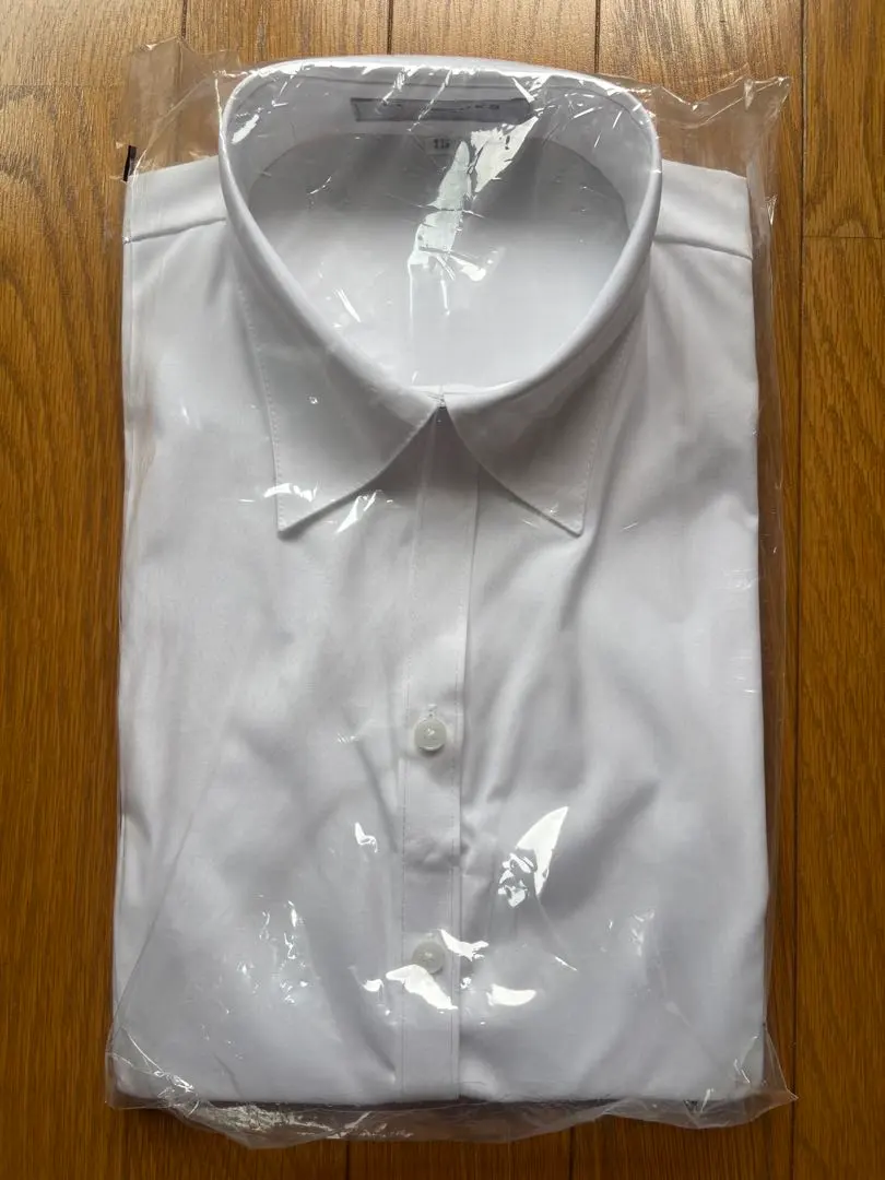 Thumbnail of Women's short-sleeved shirt, white, new/unused