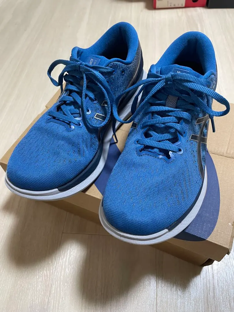美品　asics GLIDERIDE  25.5 ランニングシューズ　ウィメンズ アシックス『GLIDERIDE MAX』は最新技術が“全部入り”の豪華な