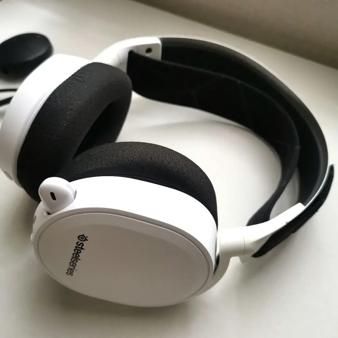 【値下中】スティールシリーズArctis7 ゲーミングヘッドセット61508 白 SteelSeries steelseries スティールシリーズ ARCTIS7 (61508