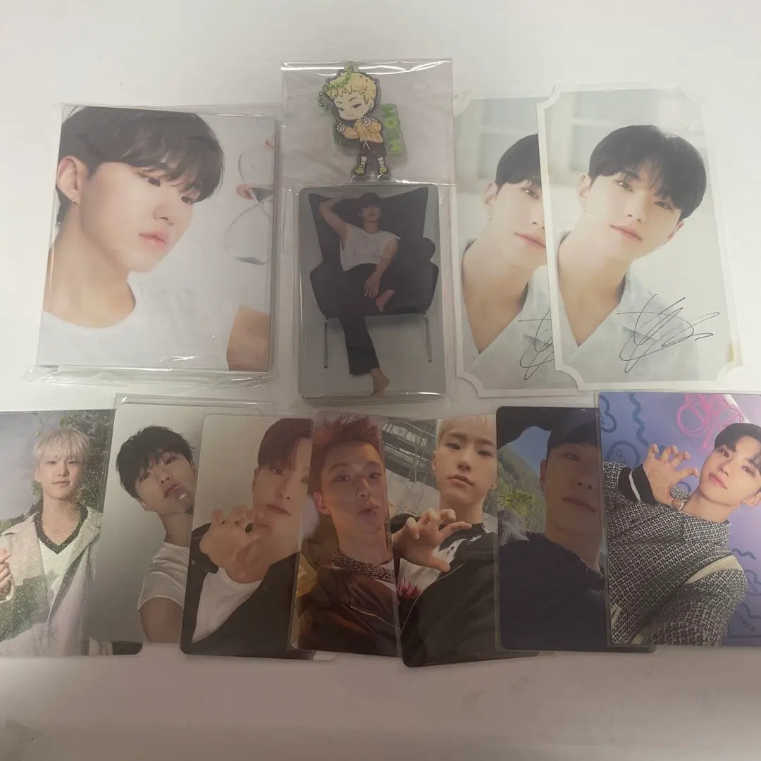 SEVENTEEN 夫碩 HOSHI 小卡 亞克力立牌 徽章 扇子 應援棒 的縮圖