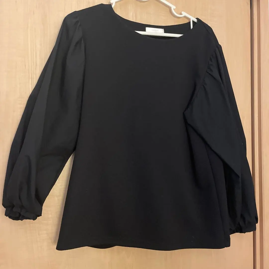 Thumbnail of Final price reduction: SHOO・LA・RUE long-sleeved balloon sleeve top, World, black