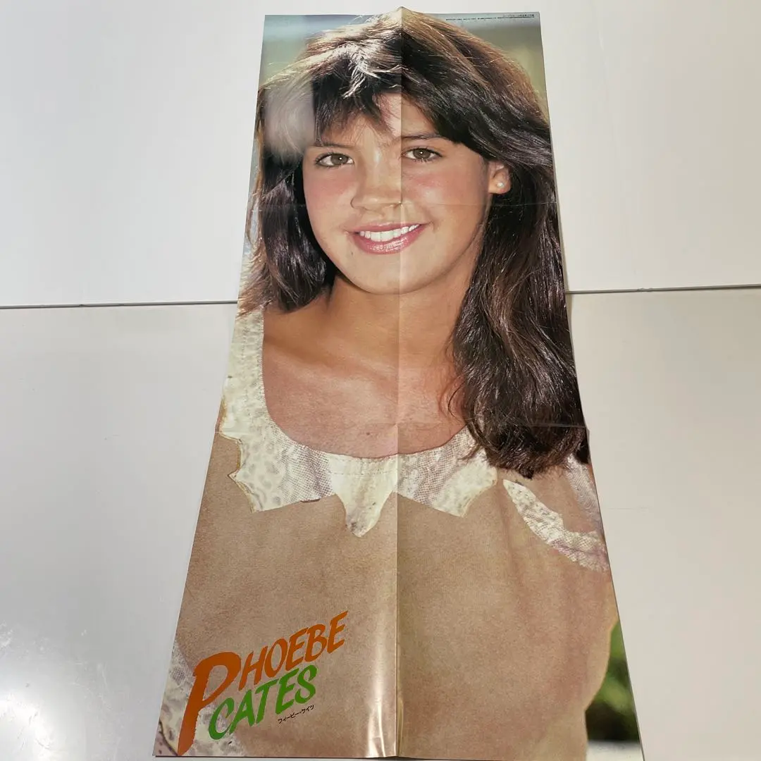 フィービー・ケイツ直筆サイン入り超 大型写真…パラダイス ① Amazon.co.jp: フィービーケイツ直筆サイン入り超 大型写真