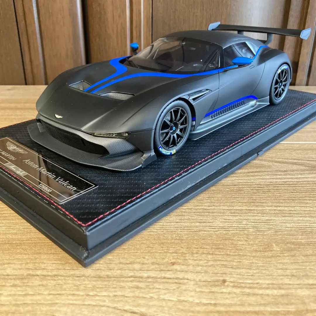 激レア・フェニアスーパースポーツ 1/18 カメレオン 激レア・フェニアスーパースポーツ 1/18 カメレオン