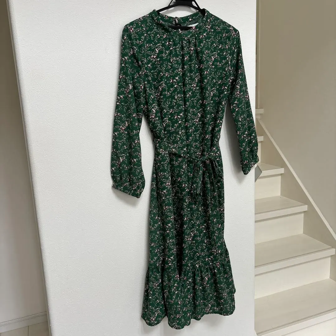 花紋綠色連衣裙 的縮圖