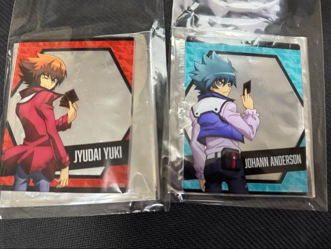 遊戯王GX 学生証風アクリルワイヤーチャームA 遊城十代　笑顔　お座り　おすわり 遊☆戯☆王デュエルモンスターズGX×COLLABOCAFEHONPO BLANC