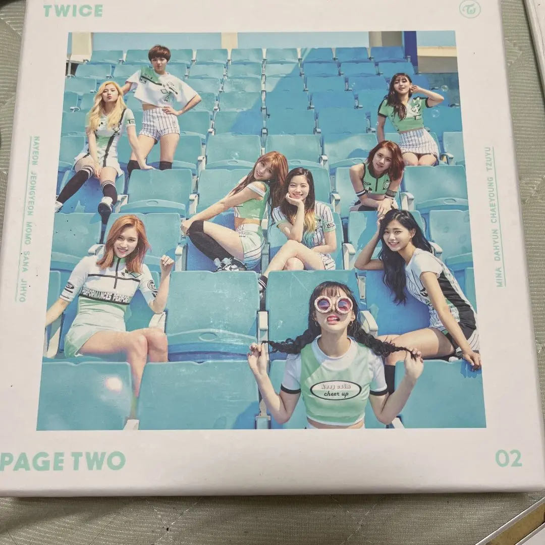 twice page two 限定盤　トレカ付き Amazon.co.jp: TWICE - セカンドミニアルバム [PAGE TWO] (Mint