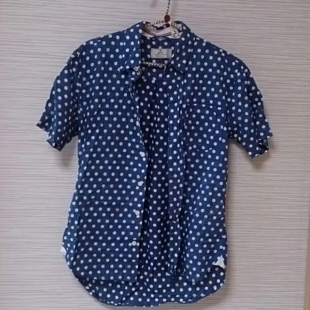 Thumbnail of grn short-sleeved shirt, polka dot pattern