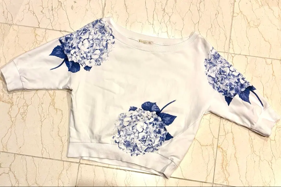 きらり様 セット割 美品 モナリザ アジサイ花柄 Tシャツ スカート きらり様 セット割 美品 モナリザ アジサイ花柄 Tシャツ スカート