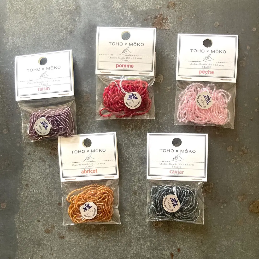 小林モー子 ピンズ 2点 maison des perles: 小林モーコ、ピンバッジ、Waoと？セット