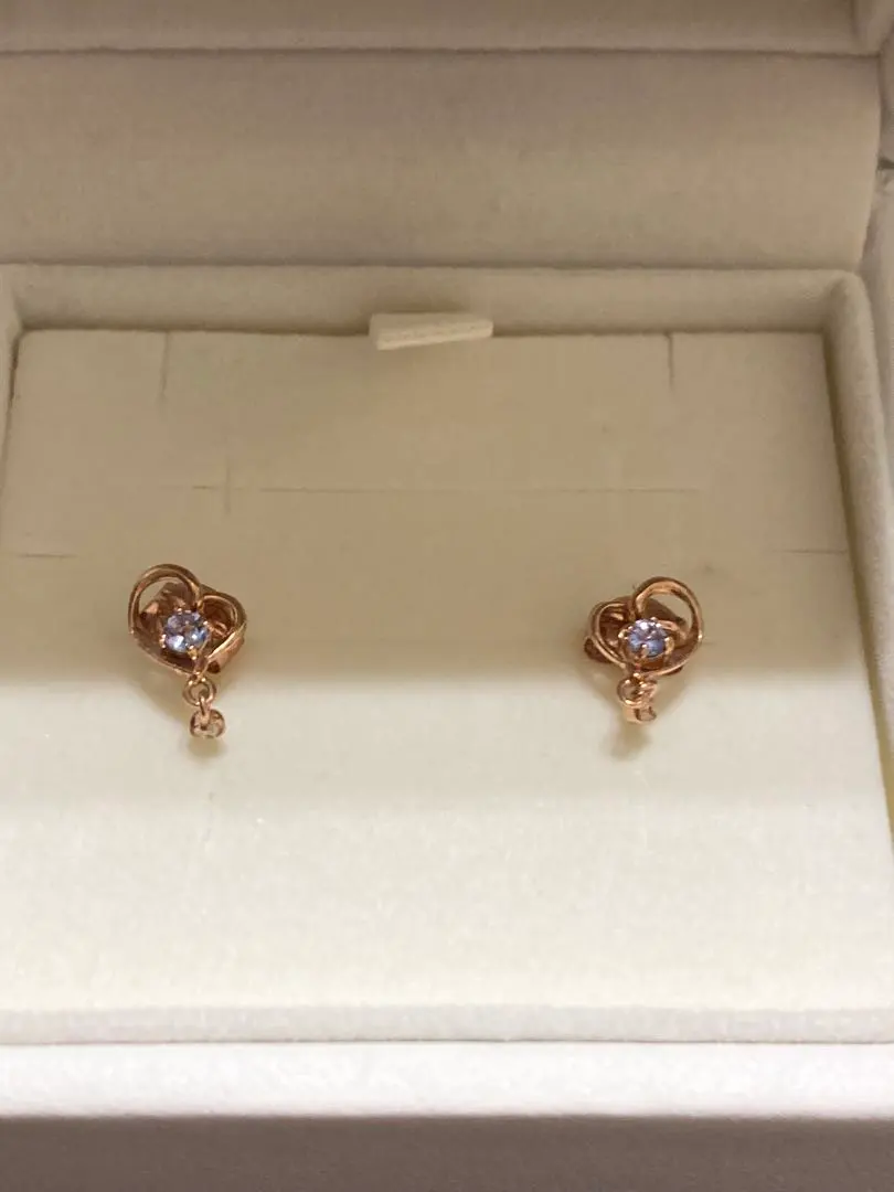 Thumbnail of Canal 4C K10 heart-shaped earrings