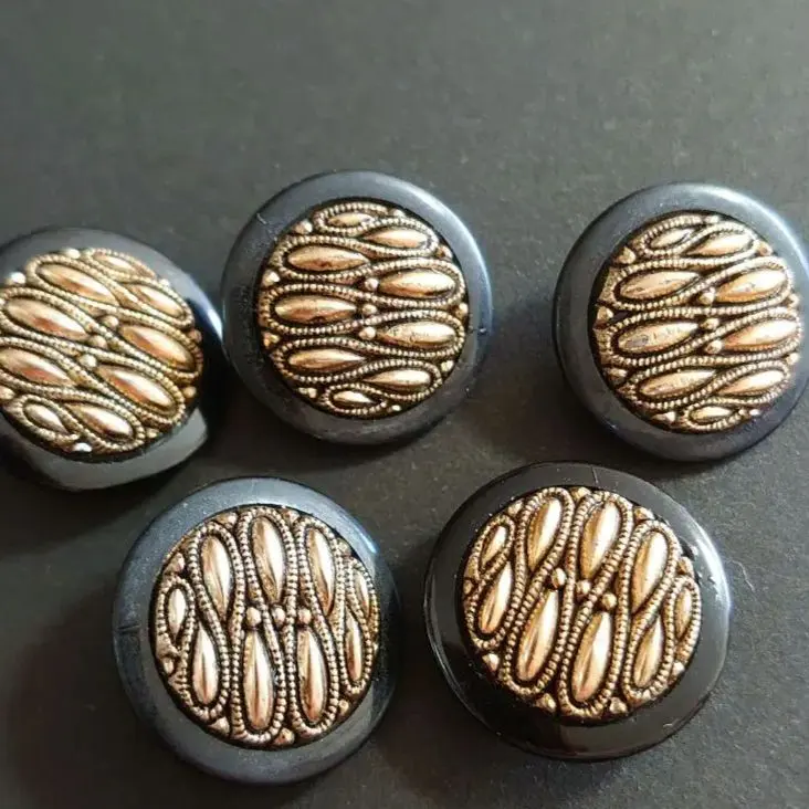 5個金屬裝飾圓頂古董鈕扣 的縮圖