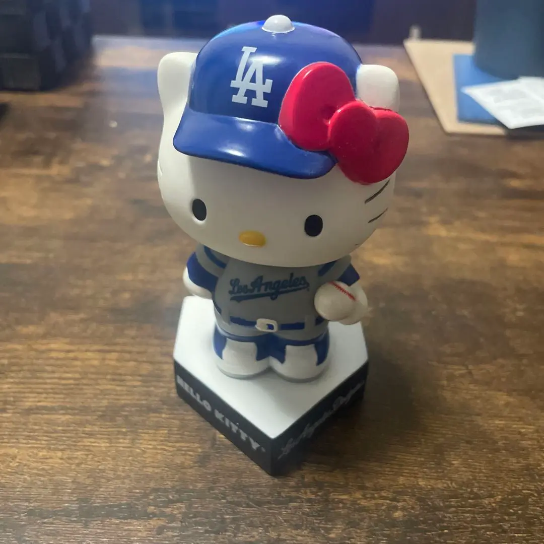ドジャースタジアム　キティちゃんのノベルティとおまけ付き ロサンゼルス観光ブログ : ドジャース X ハローキティのコラボ