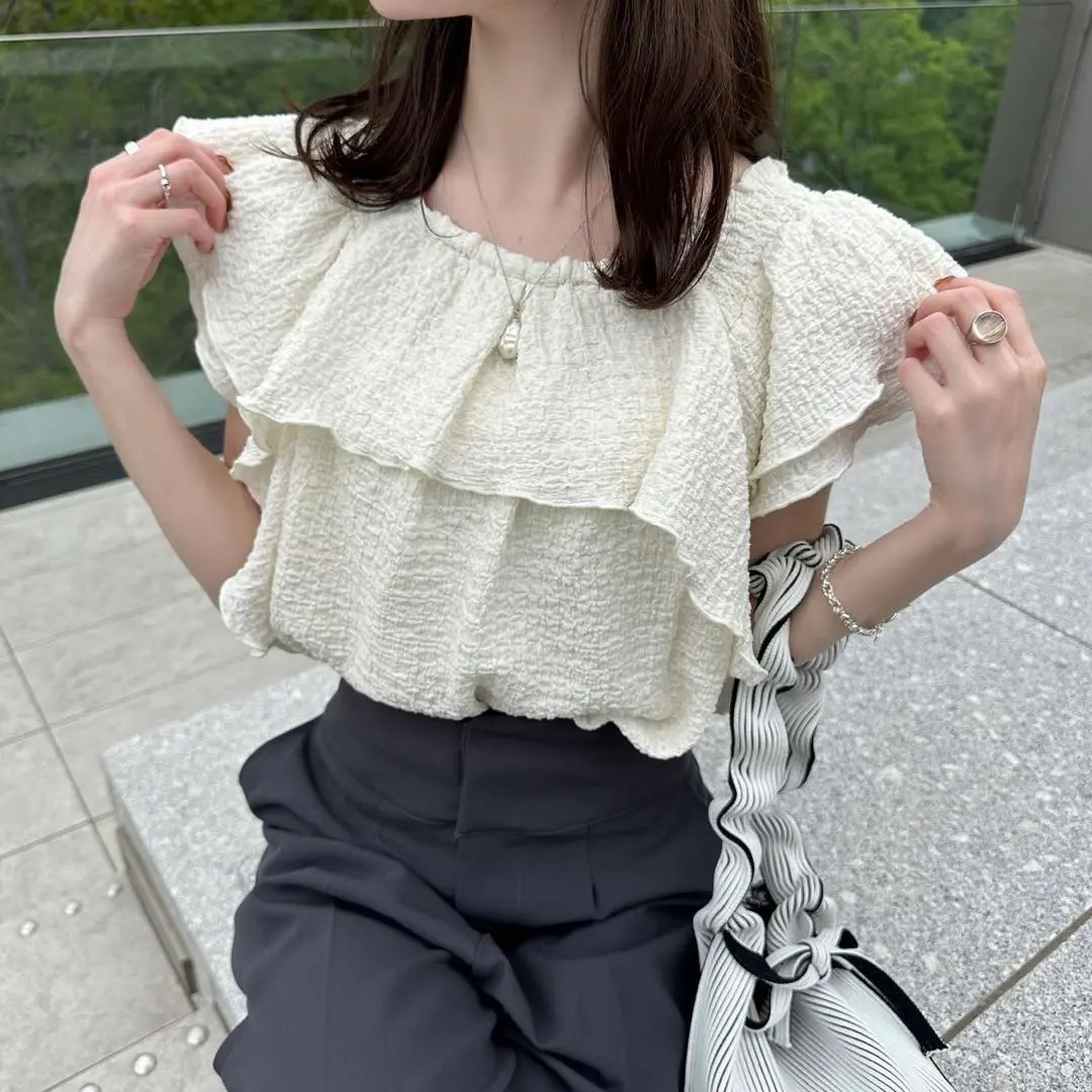 hinari ヒナリ　シャーリングフリルブラウス　ライムグリーン　新品未使用 hinari ヒナリ シャーリングフリルブラウス アイボリー 新品未