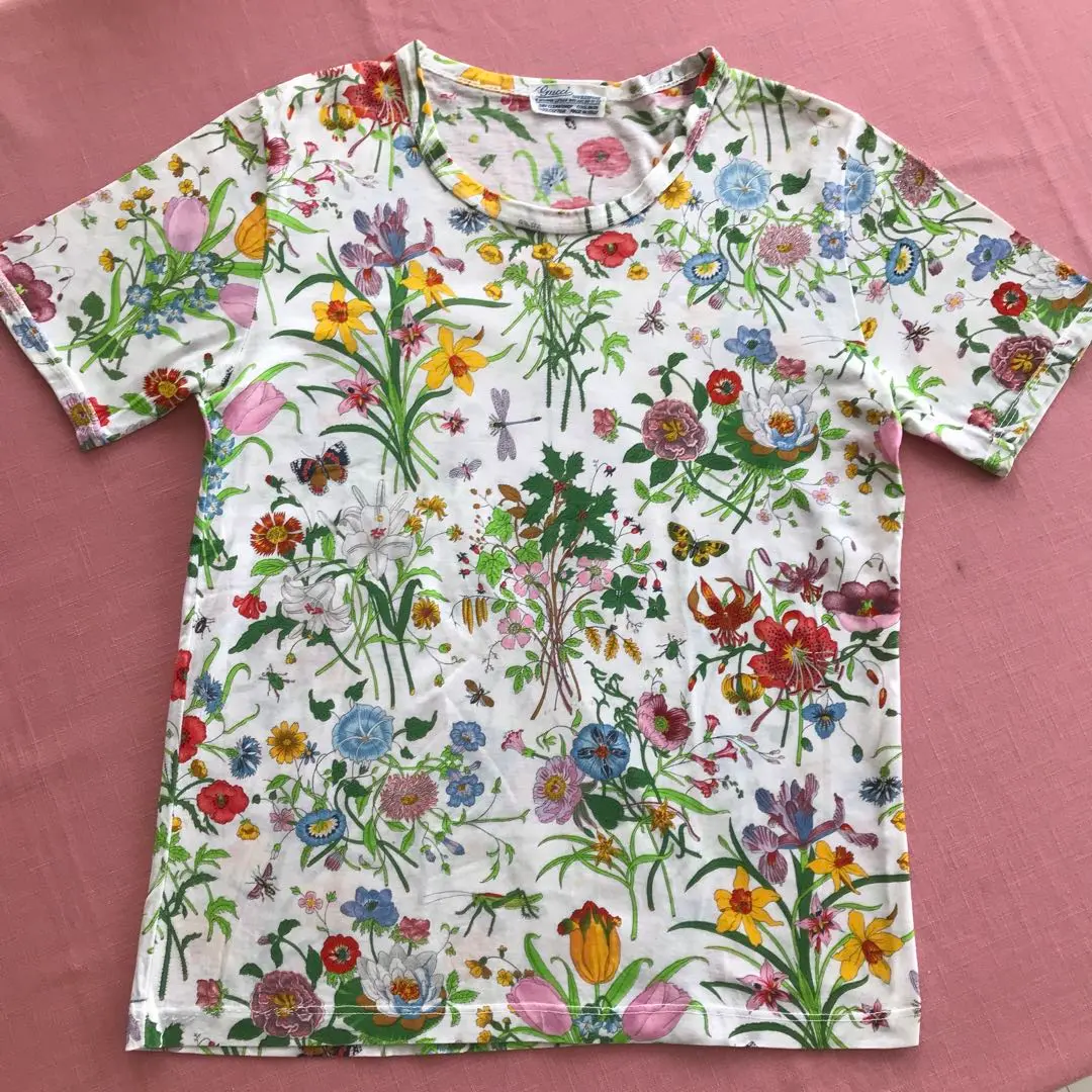 THREE FIFTY STANDARD シックな花柄の開衿シャツ〈ネイビー
