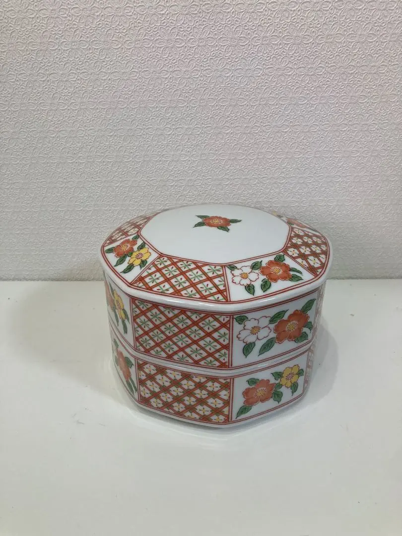 Thumbnail of Tachikichi Octagonal Flower Pattern Two-Tiered Bento Box with Lid