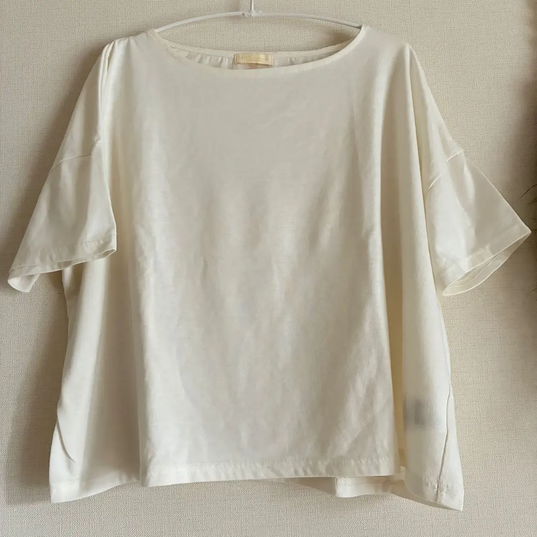 Thumbnail of earth music&ecology Short-Sleeved Ivory T-shirt