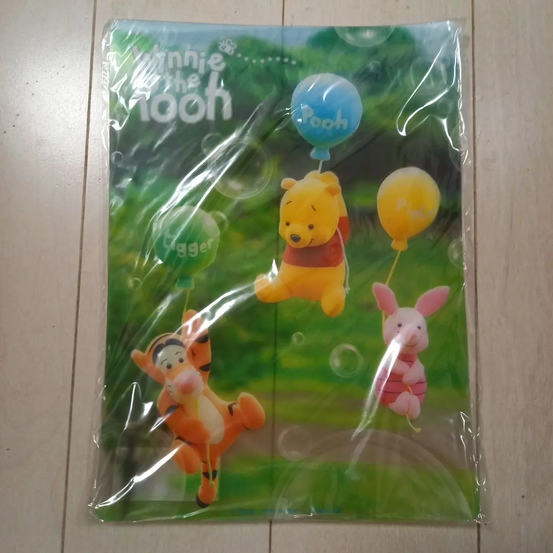 小熊維尼 A4 塑膠墊板 全新 的縮圖