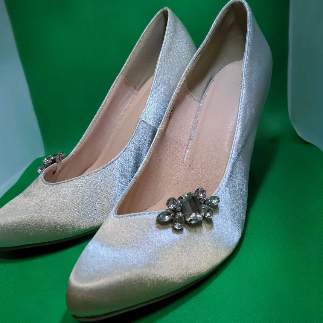 Thumbnail of Silver pointed-toe high heels with jewels