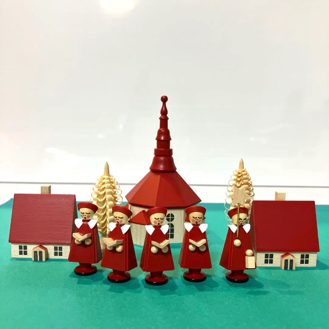 人気のクリスマスモチーフ 赤い聖歌隊