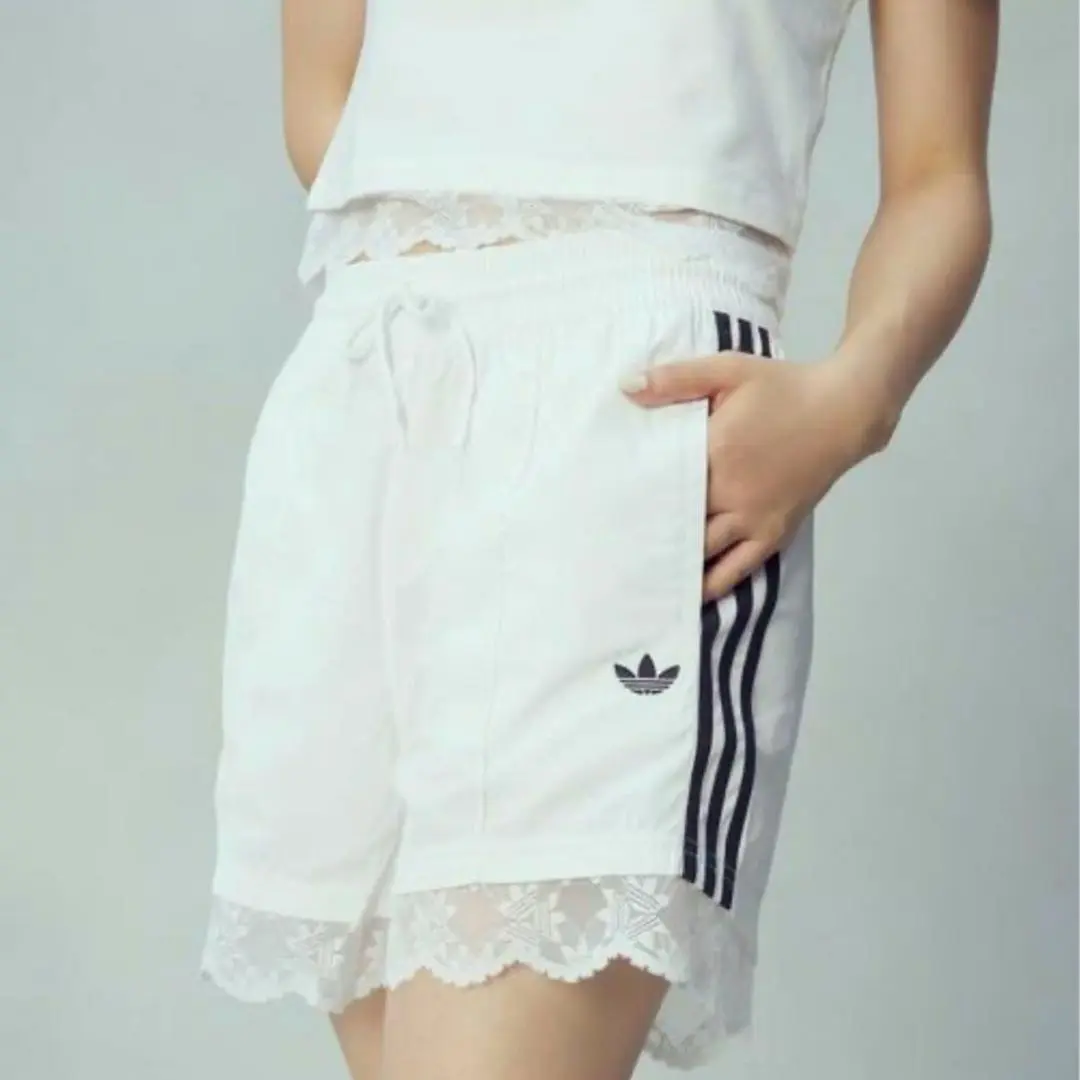 ZOZO限定 adidas レース トリム ショートパンツ ✨ ZOZO限定 adidas レース トリム スリーストライプス パンツ