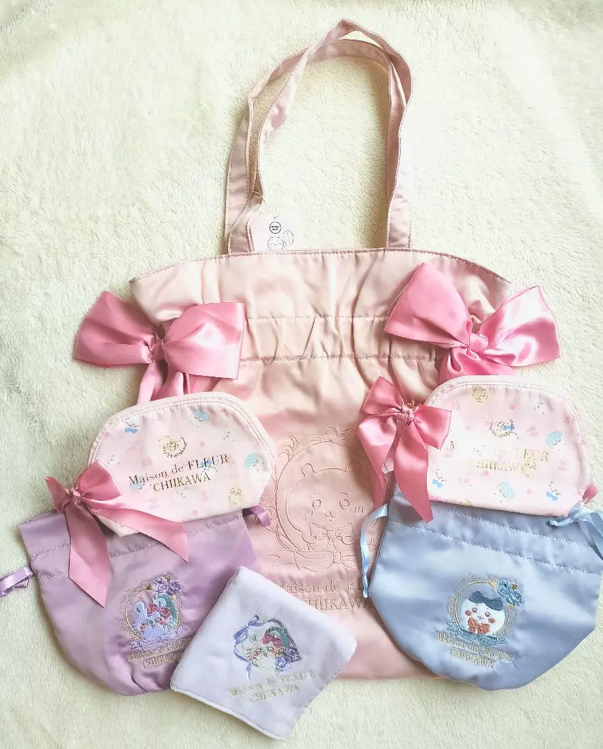 Maison de FLEUR メゾンドフルール 刺繍巾着 ハチワレ 予約】ちいかわ Maison de FLEUR 刺繍巾着（ハチワレ）【2025年3