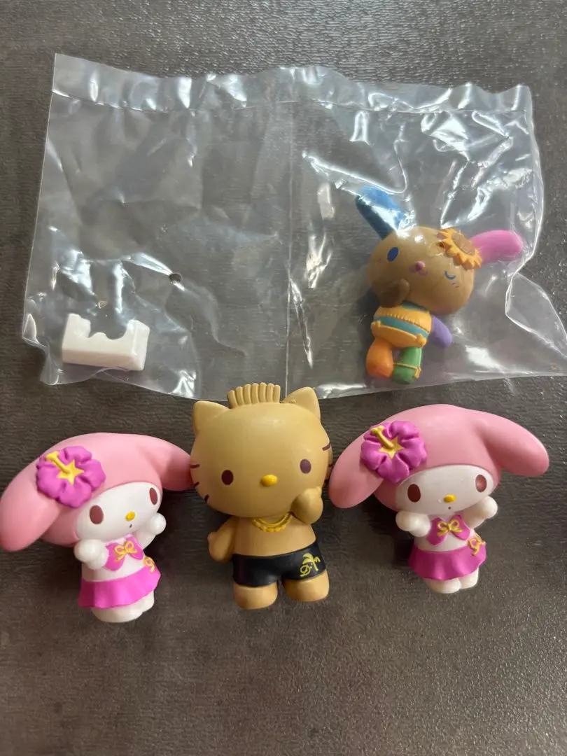 Thumbnail of Popular Sunburn Series! Daniel, My Melody, and Hanausa Figure Set of 4