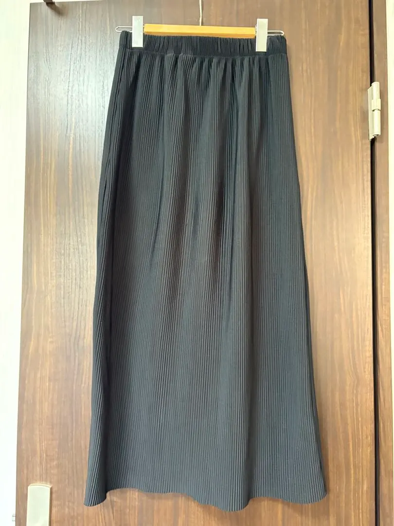 Thumbnail of Lightweight, thin long skirt, black