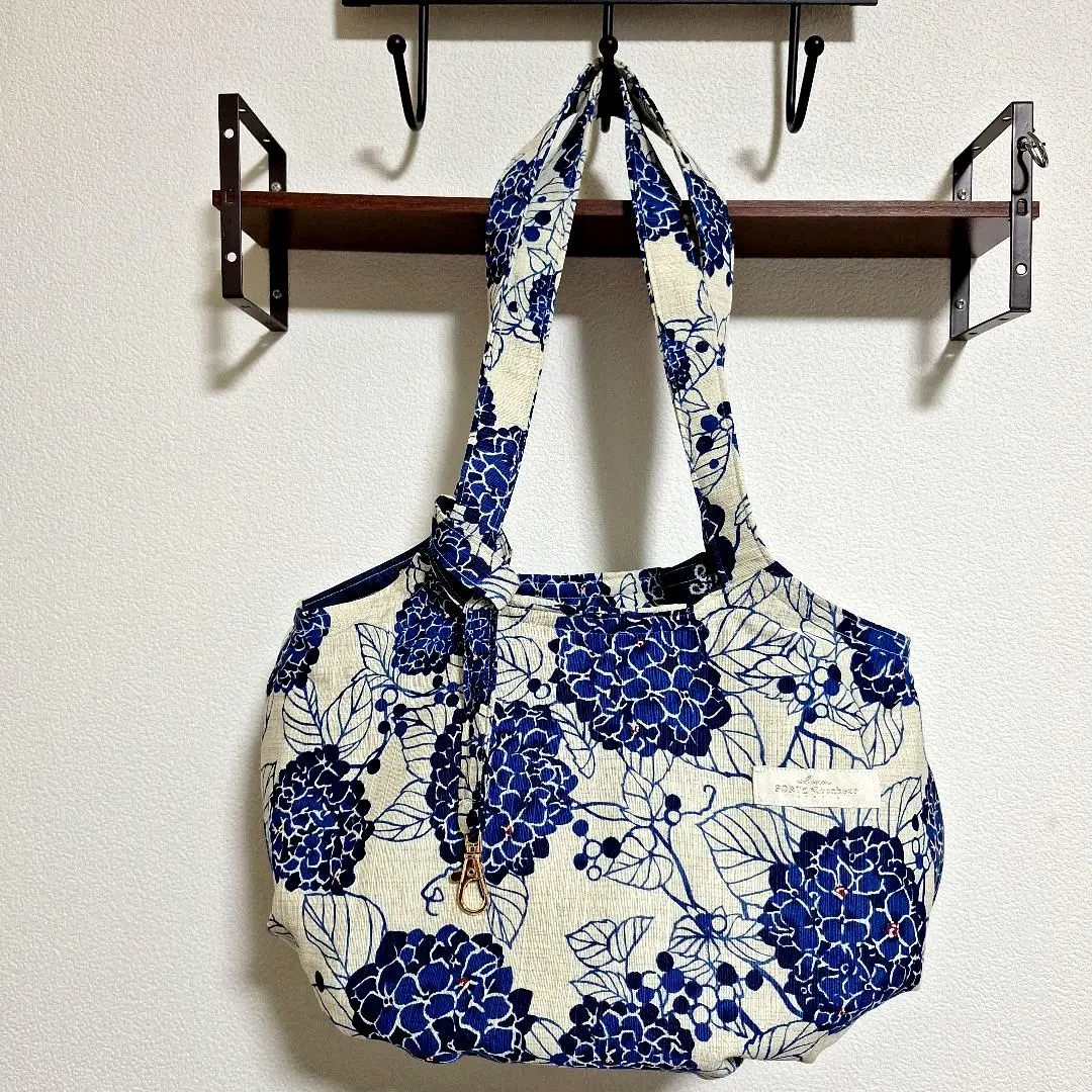 Thumbnail of Handmade ♥ Blue Hydrangea Pattern Balloon Bag (with strap)
