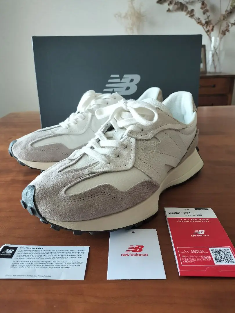 お値下げ☆New Balance U327WGA ホワイト／グレー　24㎝ 2025年最新】U327WGAの人気アイテム - メルカリ