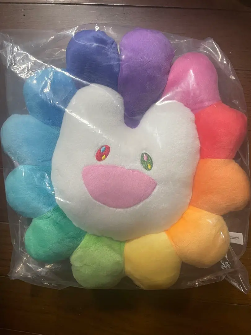 早い者勝ち！即完売のNewJeans x MURAKAMI クッションフラワー NewJeans x MURAKAMI CUSHION 30CM (FLOWER) – LINE FRIENDS SQUARE