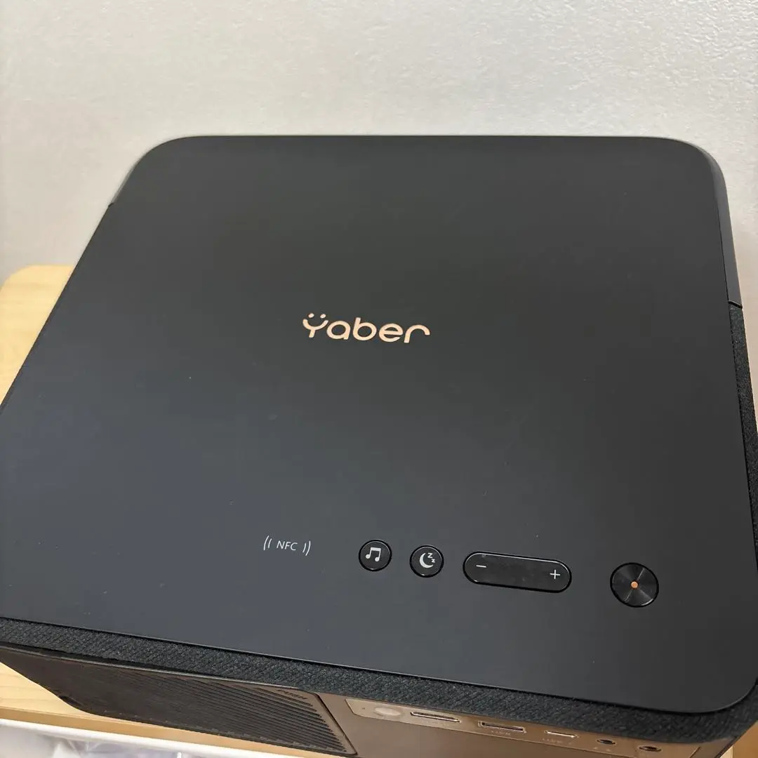 中古品　Yaber K2s プロジェクター 1000ANSI レビュー】「Yaber K2s」。低価格ながら便利なAndroid TV