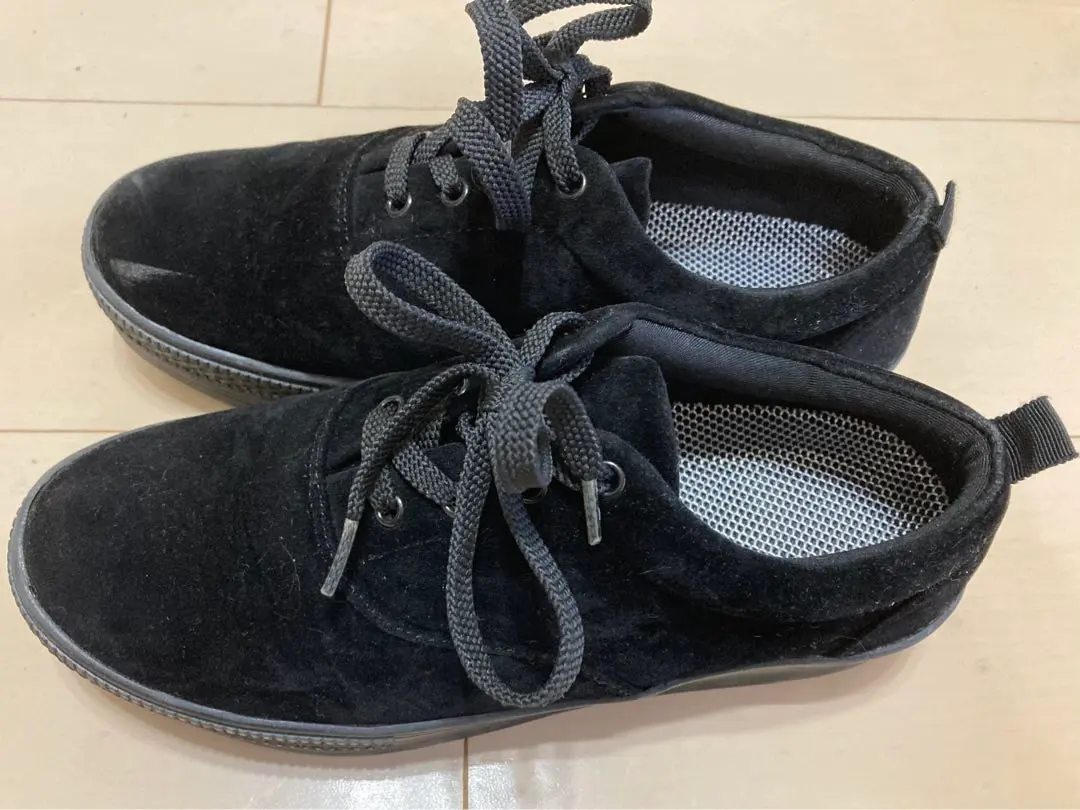 【未使用品】麂皮隱形厚底運動鞋 L 尺寸（24cm） 的縮圖